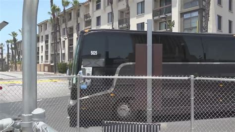 Fifth bus carrying migrants from Texas arrives in L.A. 